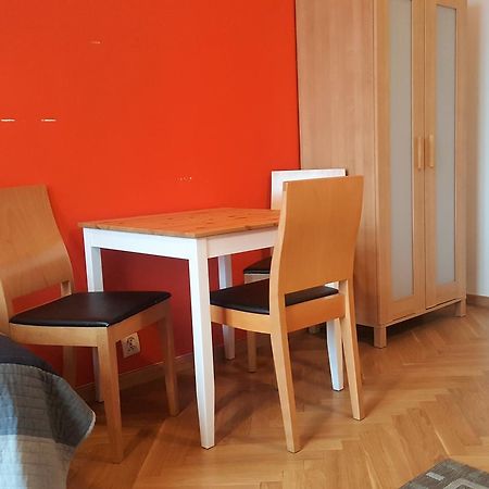 Cinnamon Hostel Вроцлав Екстериор снимка