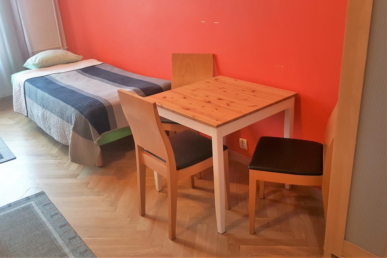 Cinnamon Hostel Вроцлав Екстериор снимка