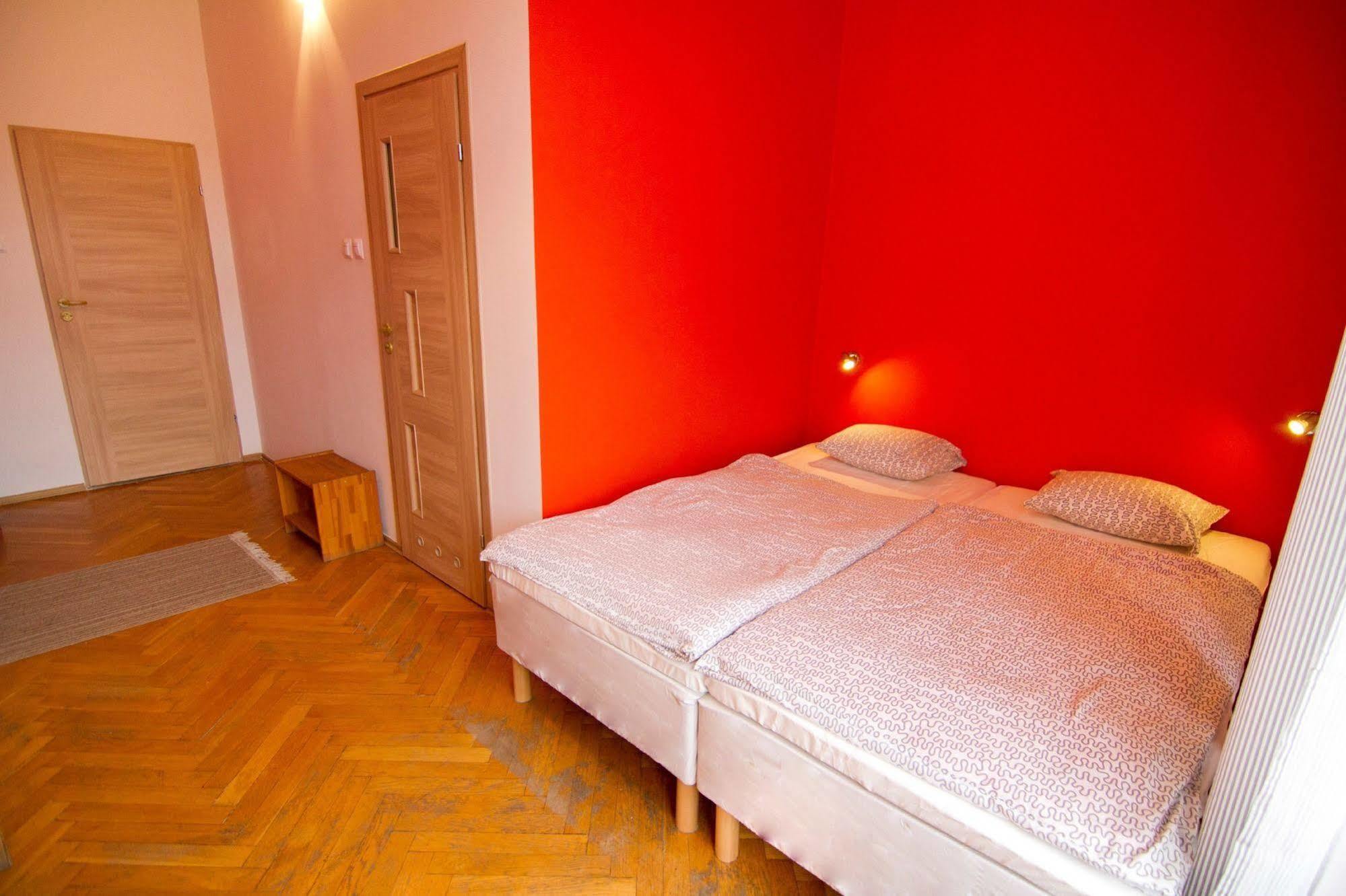 Cinnamon Hostel Вроцлав Екстериор снимка