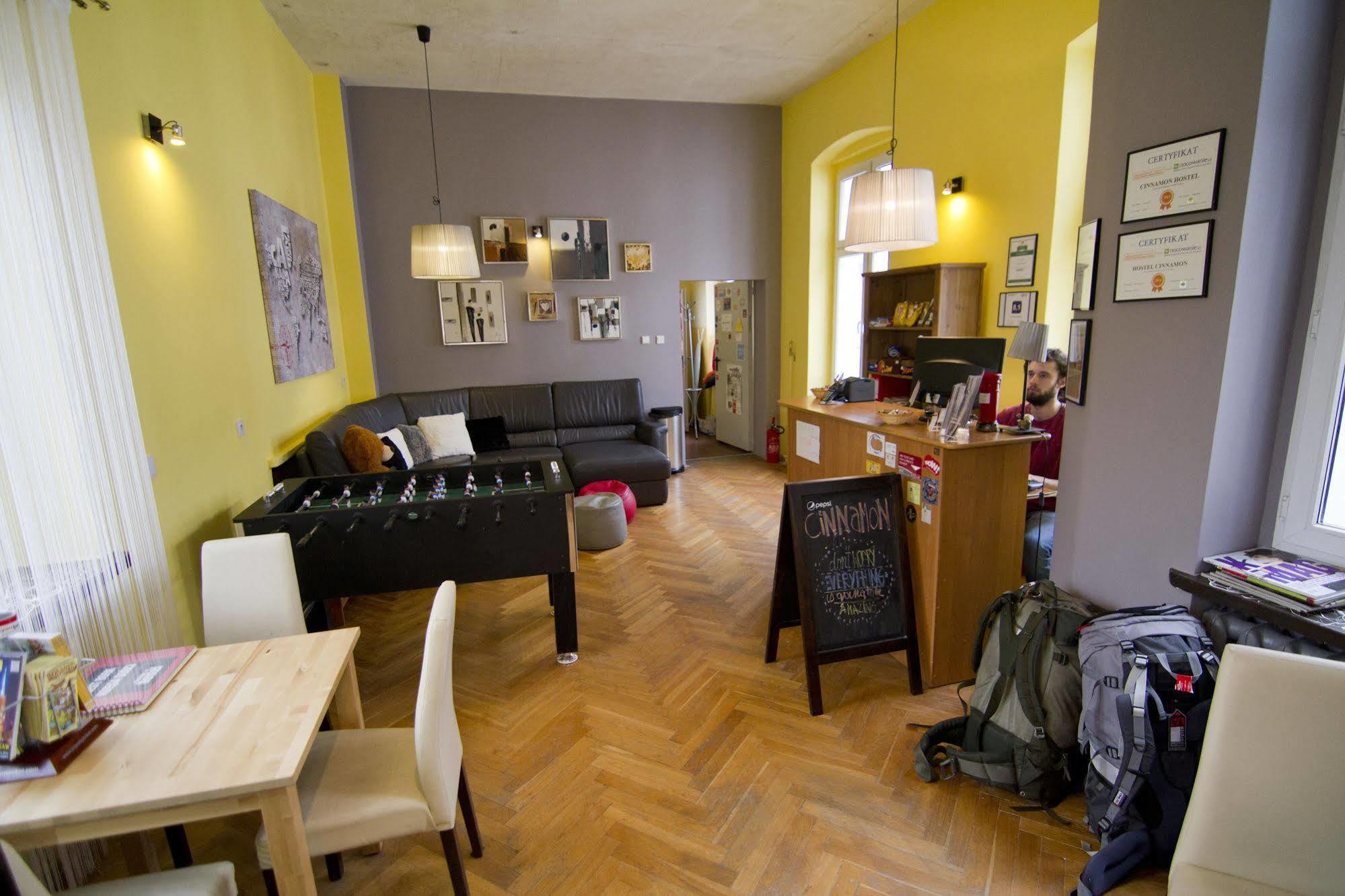 Cinnamon Hostel Вроцлав Екстериор снимка
