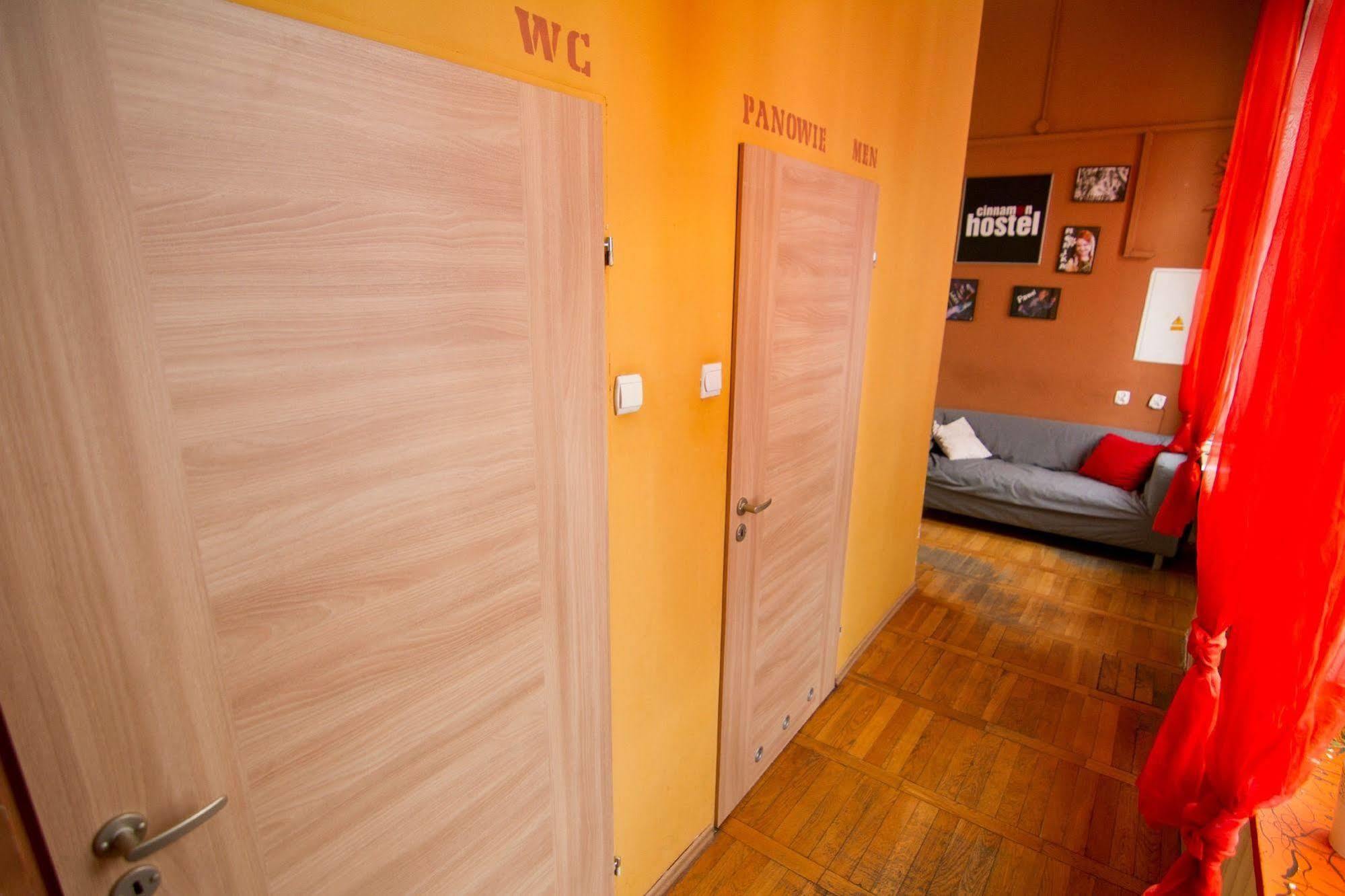 Cinnamon Hostel Вроцлав Екстериор снимка