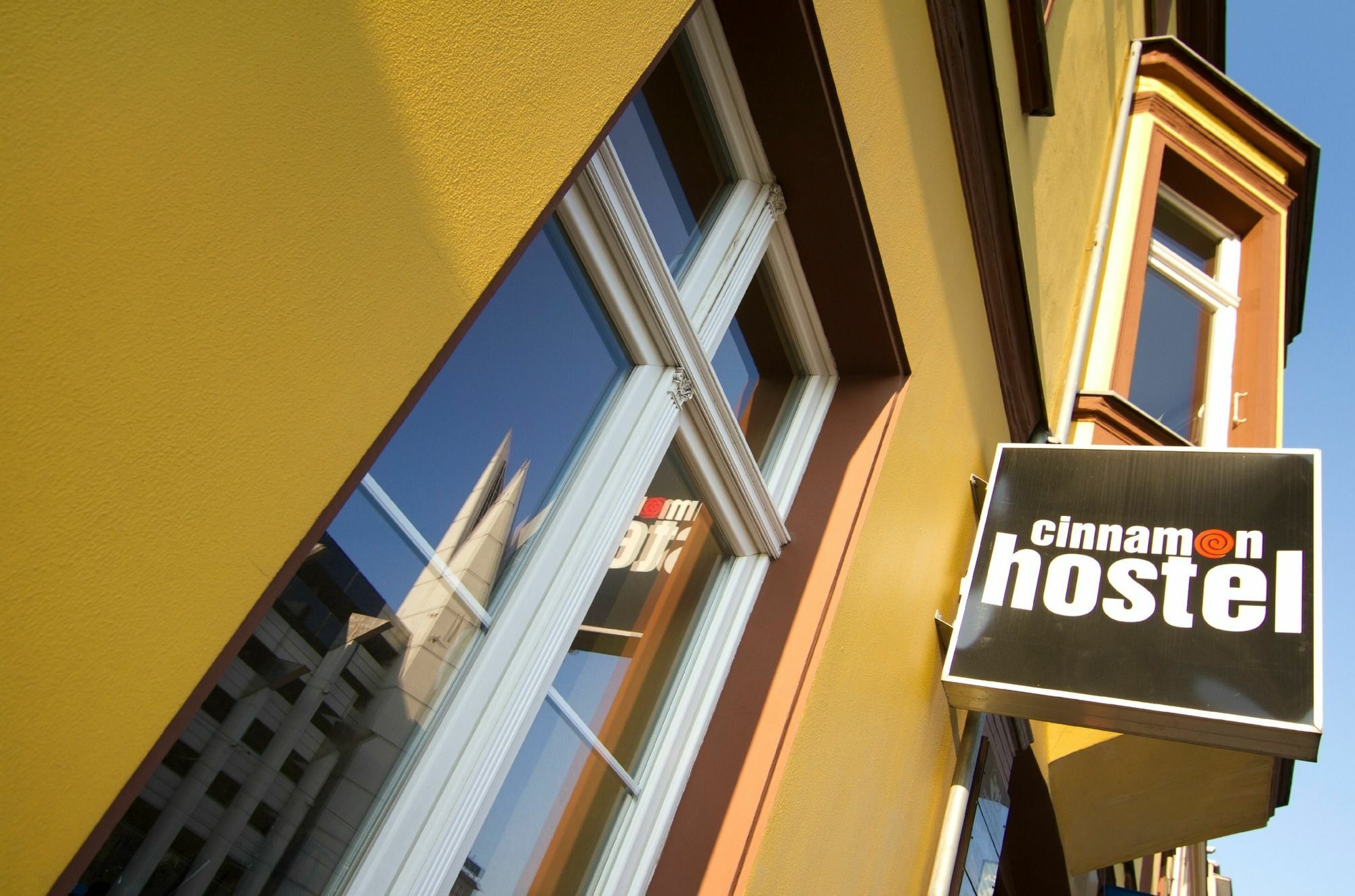 Cinnamon Hostel Вроцлав Екстериор снимка